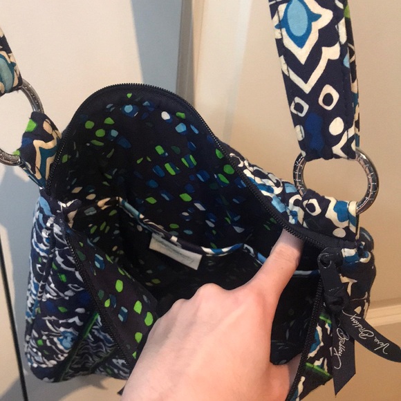 Vera Bradley Crossbody. Like new!! - Picture 13 of 14